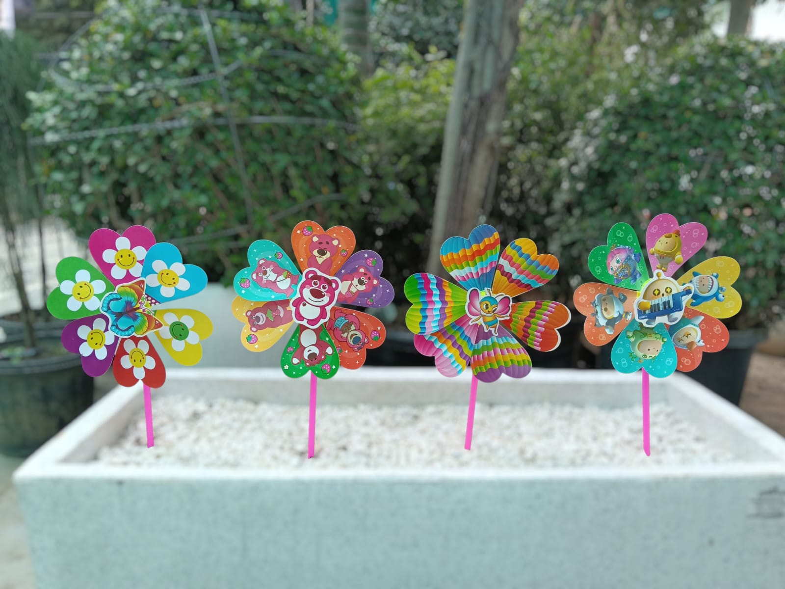 Decorative cartoon Flower Windmill / Colorful Rainbow Windmills for Party Favors and Outdoor Lawn Flower Yard Decoration /Back Garden Nursery