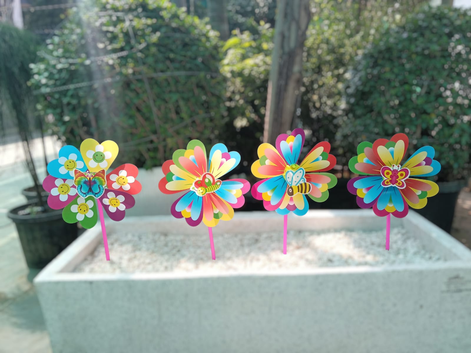 Decorative cartoon Flower Windmill / Colorful Rainbow Windmills for Party Favors and Outdoor Lawn Flower Yard Decoration /Back Garden Nursery