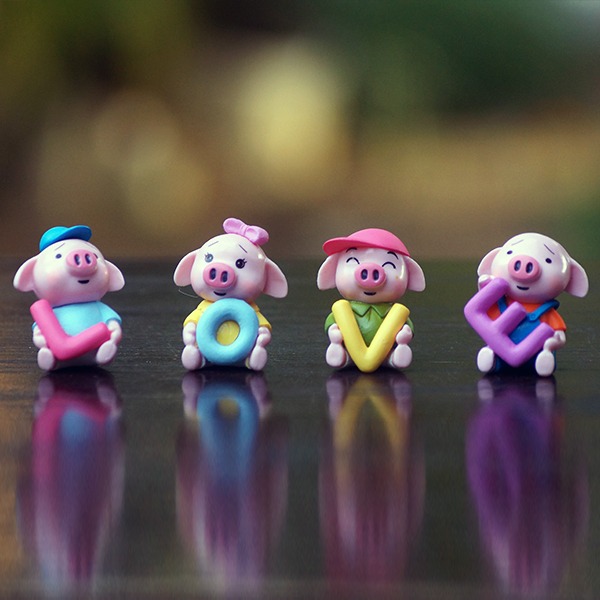 Cute Pig LOVE Miniature Set - Back Garden Nursery