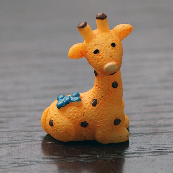 Mini Sitting Giraffe Animal Fairy Garden Toy - Back Garden Nursery