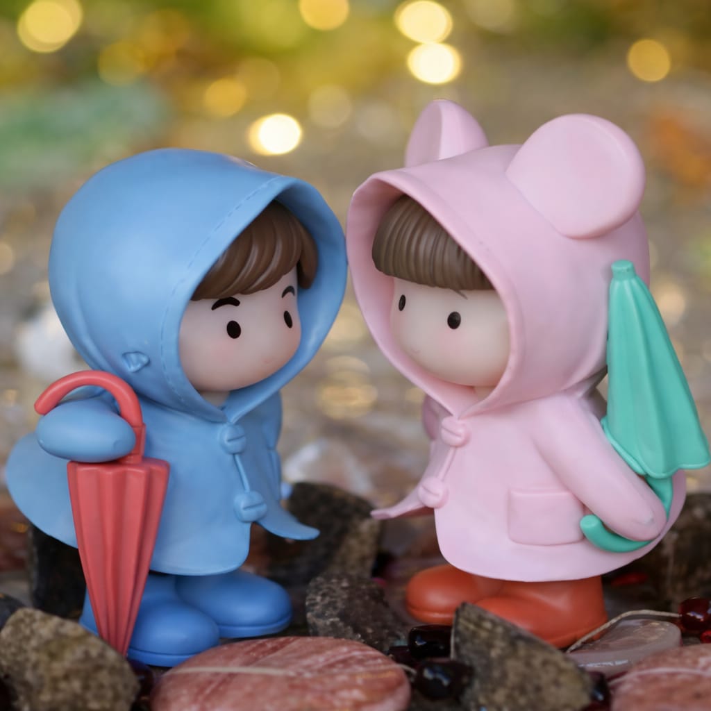 New Umbrella Couple Miniature - Showpiece for Home Décor - Back Garden Nursery