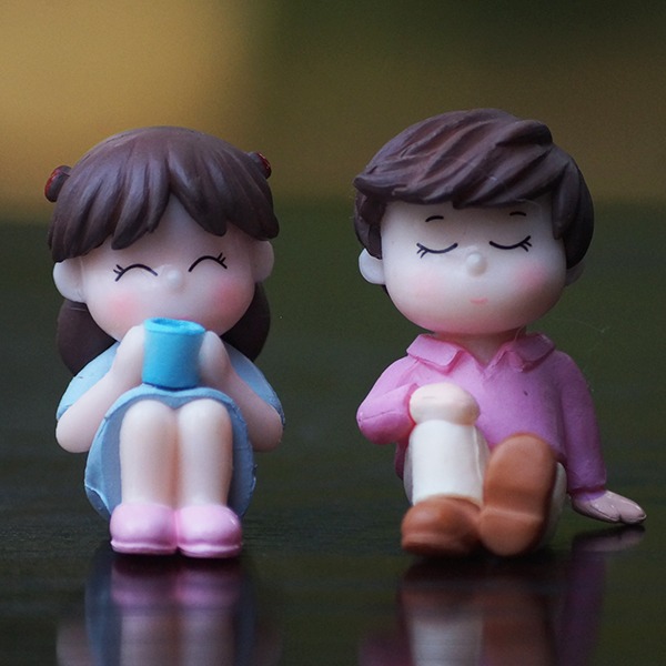 New Miniature Sitting Couple Fairy Garden Toy - Back Garden Nursery